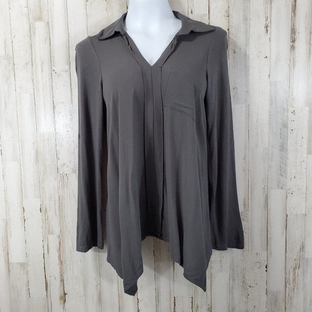 5/$25 Pleione Womens Top S Gray 100% Rayon Tab Sleeve V Neck J12